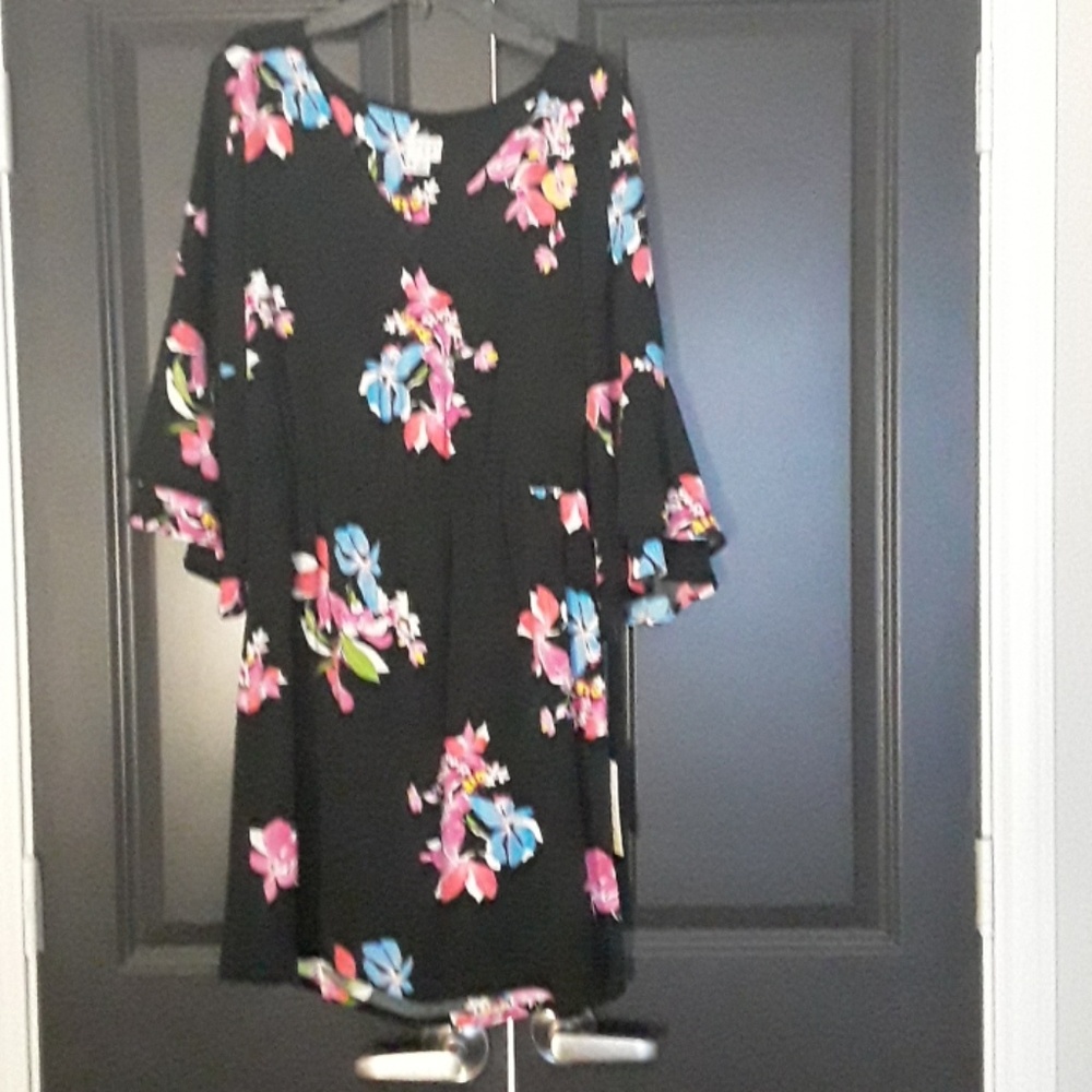 A.n.d ea way dress, size small